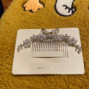 Beautiful faux pearl and faux diamond formal hair comb - never worn
